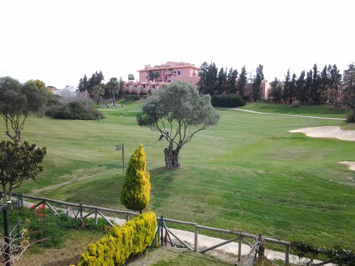 Olhando Um Campo De Golf Islantilla Zewnętrze zdjęcie
