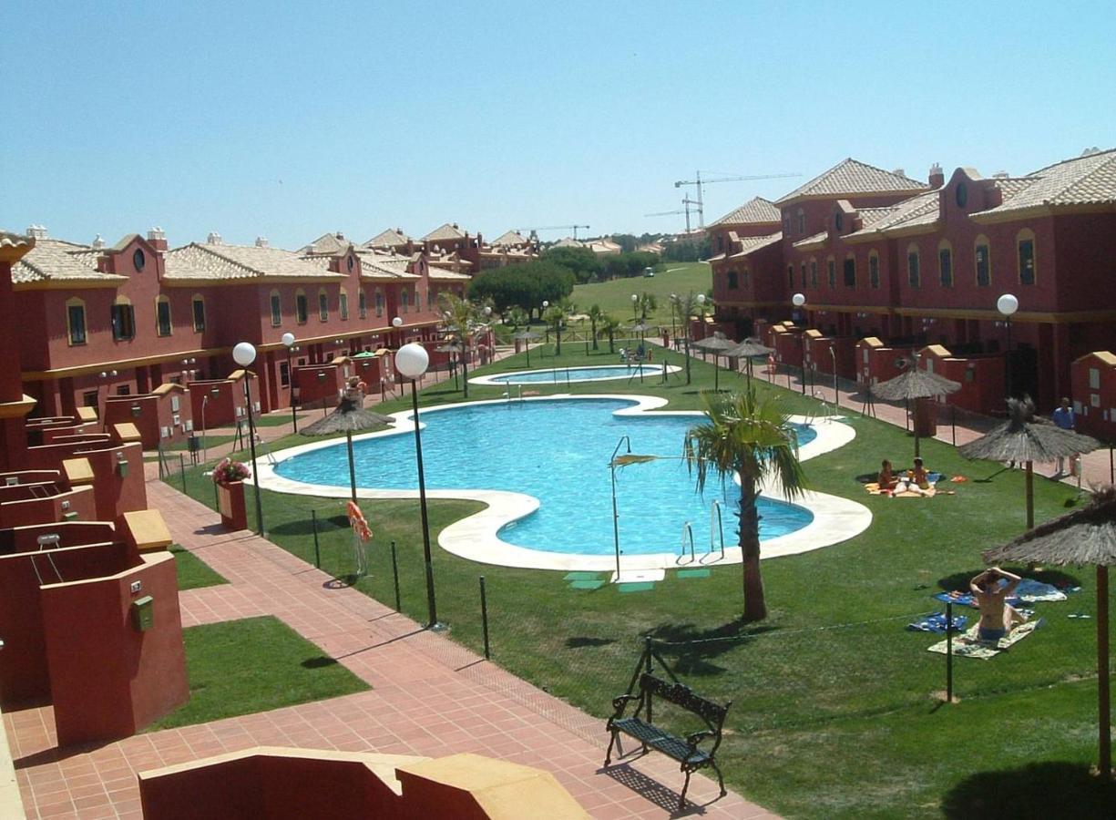 Olhando Um Campo De Golf Islantilla Zewnętrze zdjęcie